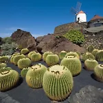 Casa Con Jardin Costa Teguise